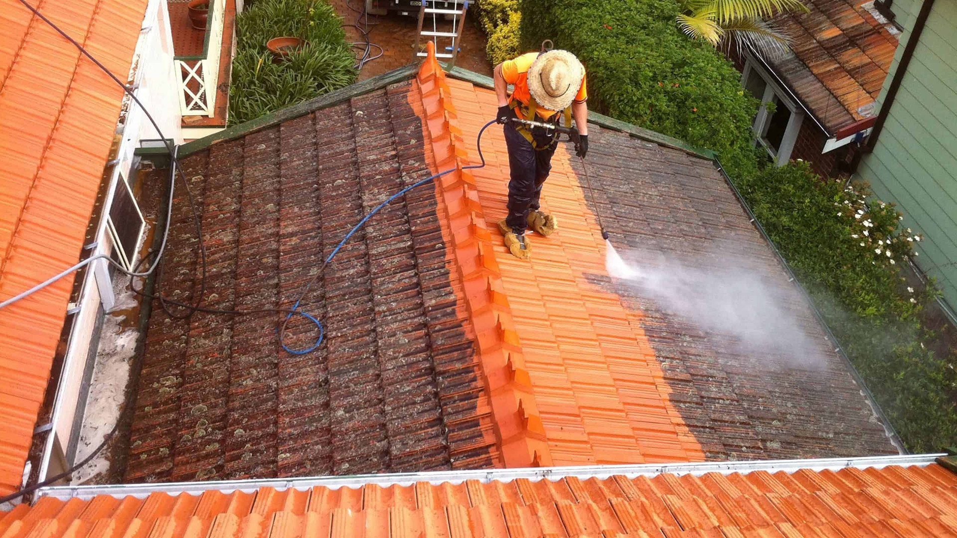 Providing Pressure Wash Roof Cleaning Services in Pinellas Park, FL